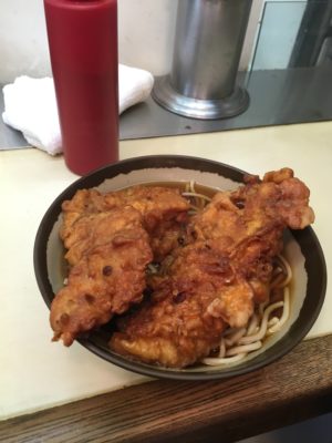 駅前、ホーム内の立ち食いそば屋に入っていくサラリーマンを見て思うことｗｗｗｗｗｗ