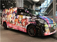 大人気アニメ「ラブライブ！」の公式痛車をトヨタアムラックス東京が発表