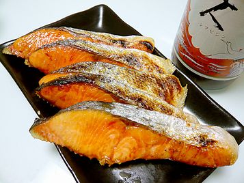 【社会】日本の家庭の食卓から魚が消える　子どもの夕食に魚料理を調理する働く母親は９％